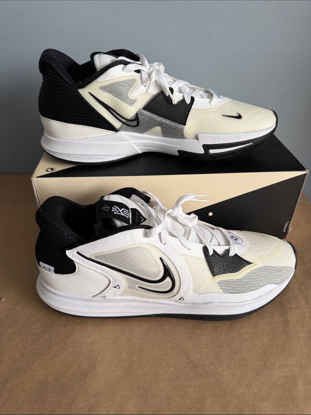 Men’s Nike Kyrie Low 5 TB SZ15 NEW White/Black DD9617-100 Box but NO LID - Picture 7 of 8